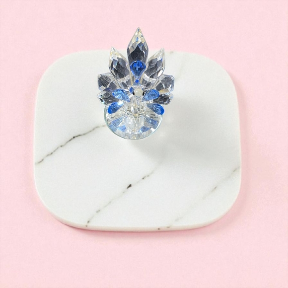 Elegant Blue and Silver Crystal Jewelry Piece - Picture 2 of 3